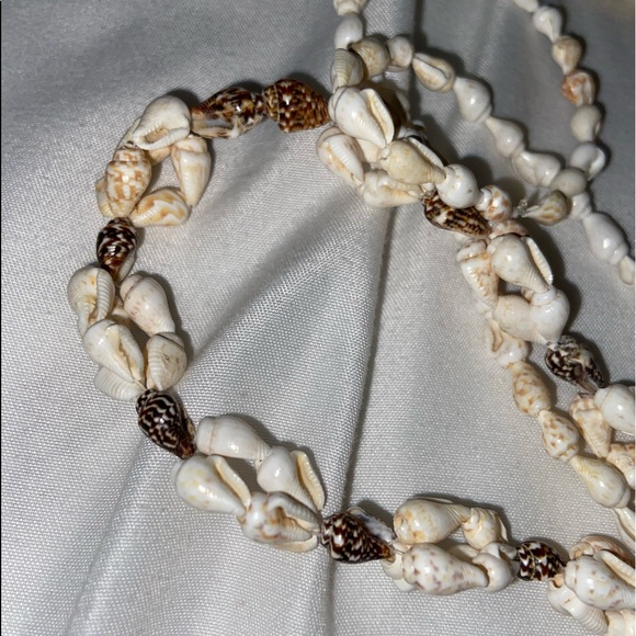 Shell necklace - Picture 2 of 3